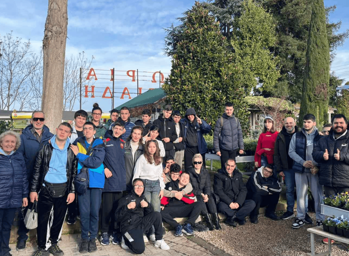 Βασιλειάδης Garden Center - Kατασκευή συντήρηση κήπων, φυτώριο, Θεσσαλονίκη Home - Κατασκευή κήπου Θεσσαλονίκη - Φυτώριο Θεσσαλονίκη - Συντήρηση κήπου 12 Μια χαρούμενη επίσκεψη! Δημόσιο Ειδικό Γυμνάσιο Θεσσαλονίκης